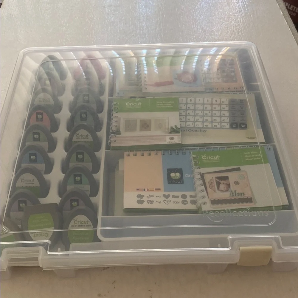 Cricut 19 Cartridges, 19 Booklets, 14 Overlay plus 1 Universal Overlay in case.